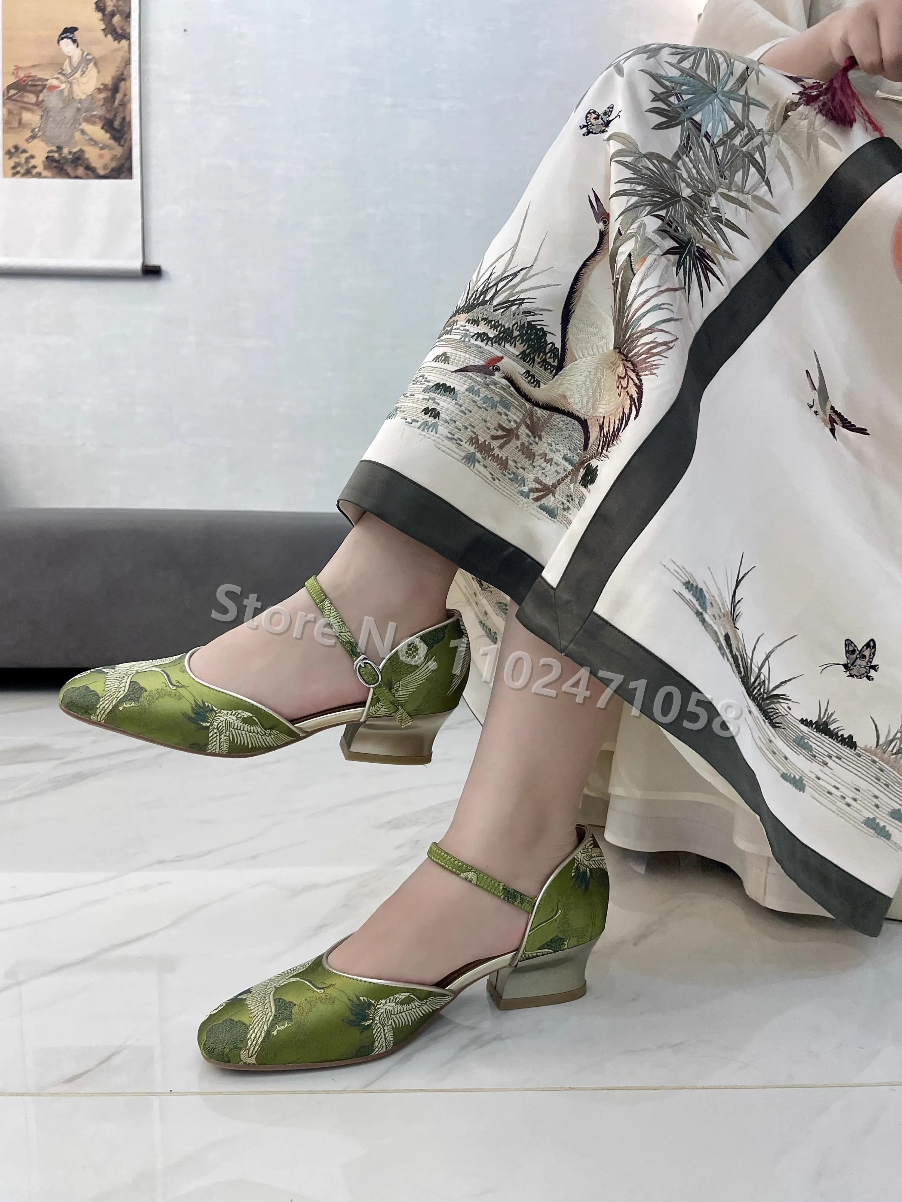 Retro Çin Tarzı Nakış Vinç Kadın Pompaları Yuvarlak Ayak Kare Topuklu Sığ Mary Janes Ayakkabı Bir Kayış Bayan Elbise Sandalet