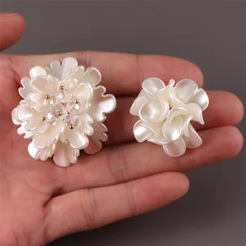 2 adet Beyaz İnci Flatback Çiçekler Reçine Karalama Defteri Süsler Takı Bulguları için Dıy saç aksesuarları Rozeti Broş Yapımı