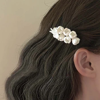 Moda beyaz yasemin yan kelepçe ışık lüks Fransız tarzı Retro Firkete kızlar tatlı akrilik saç klipleri saç aksesuarları